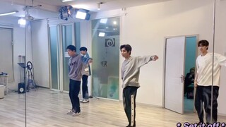 【UNINE】مرة أخرى أتعجب ما هو هذا اليوم؟ هل تمت مناقشة نشره في الاستوديو مسبقًا؟! «عصر الهيب هوب»