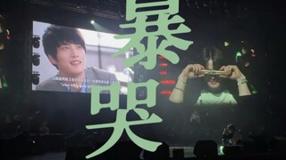 终于让爱豆看到了自己为他剪的视频是什么体验？他害羞微笑，而我疯狂暴哭