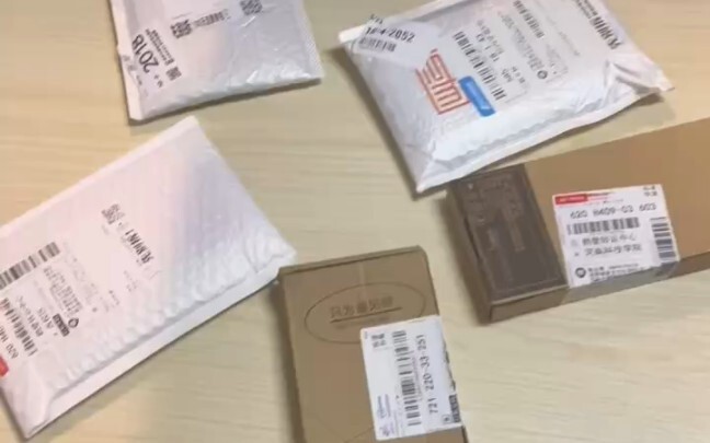 เพื่อนร่วมห้องซื้อเคสโทรศัพท์ให้กันและกัน ฮ่าๆๆๆ