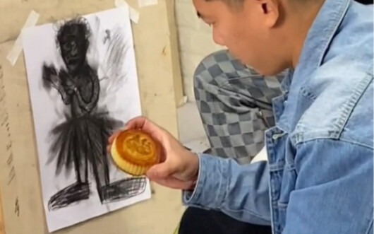 هذا هو كعكة القمر المعدنية، أليس كذلك؟