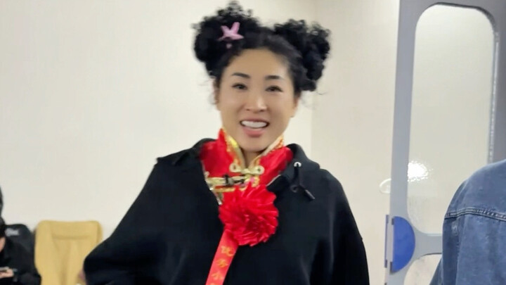 【Dan Dan】Production team, do you really think dressing up as Zhuangzhuang’s mom like this will work?
