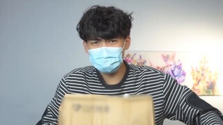 300 fans' masked lucky bag opened the Gris Blizzard boxing gloves