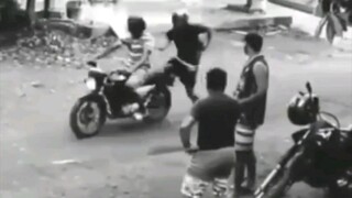Brazil. When a robbery encounters a fellow criminal~
