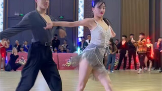 期待已久的白色拉丁舞服天花板，训练也有比赛的感觉