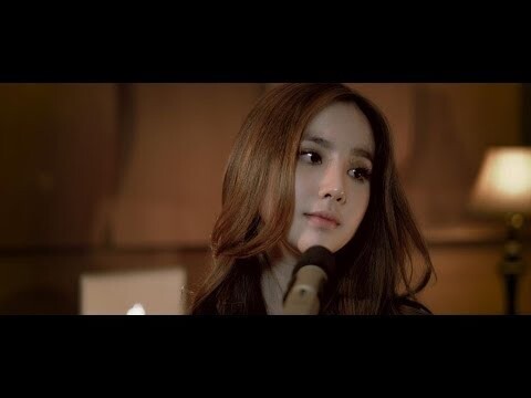 Agatha Chelsea - Lebih Baik Darinya  (Live) | Acoustic Sessions at Royale Studio