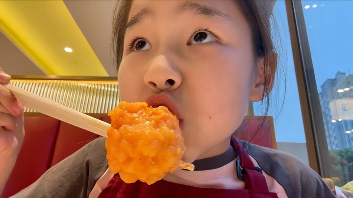 Rainy days are the perfect match for hot pot!