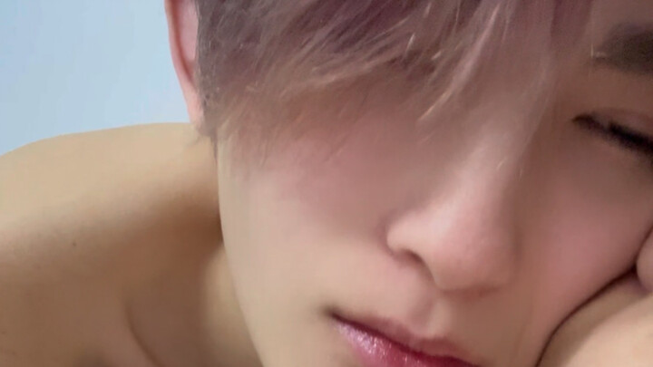 Sleeping under the same blanket with my straight male roommate~