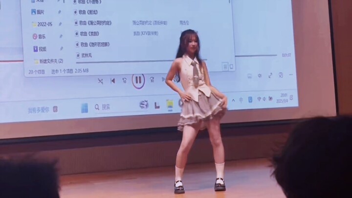 【Đại học Giang Hán】: Chị khóa trên dạy nhảy Hàn Quốc lại đến đón tân sinh viên rồi