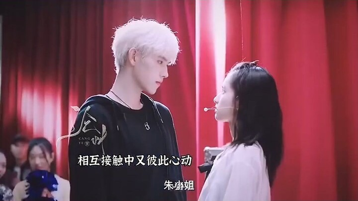 Whether six years ago or six years later, Zhu Yun has always steadfastly chosen to be his salvation.