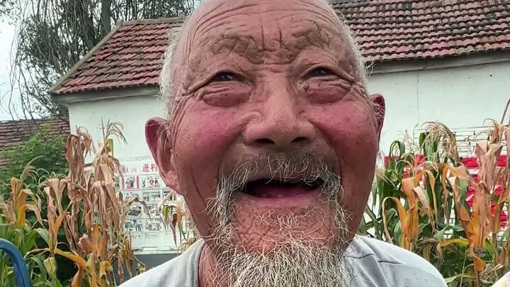 ไปตลาดนัดได้มาสี่หยวน ใช้ไปสามหยวนกินข้าว มีเหลือหนึ่งหยวน บางทีนี่แหละคือชีวิตของคนธรรมดาล่ะมั้ง