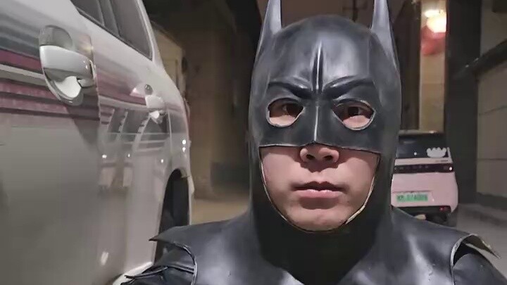 Batman sedang menyelidiki sebuah kasus, silakan ambil mobilmu