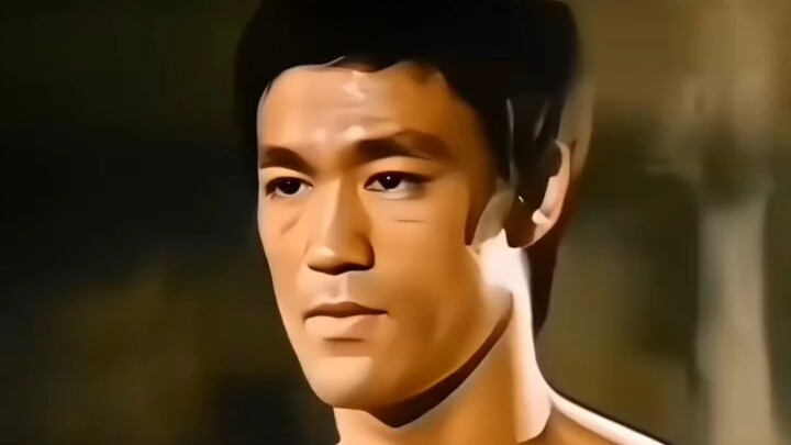 ผู้ชายหุ่นล่ำพวกนี้ ฉันเดาว่าพี่ชายของคุณสักคนก็คงสู้ไม่ได้!