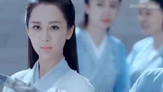 Hanya saja gadis dalam "Growing Up" ini telah mengalami delapan belas perubahan, menjadi semakin can
