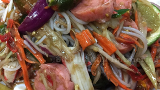 มาจร้ากินตำบักหุ่งคือเก่าล่ะจร้า อย่าฟ้าวเบื่อเด้อจร้า