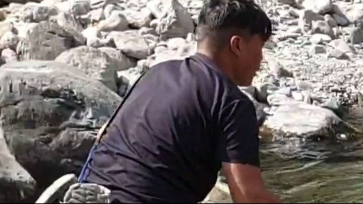 cast netting in Nepal | himalayan trout fishing with handmade cast net |