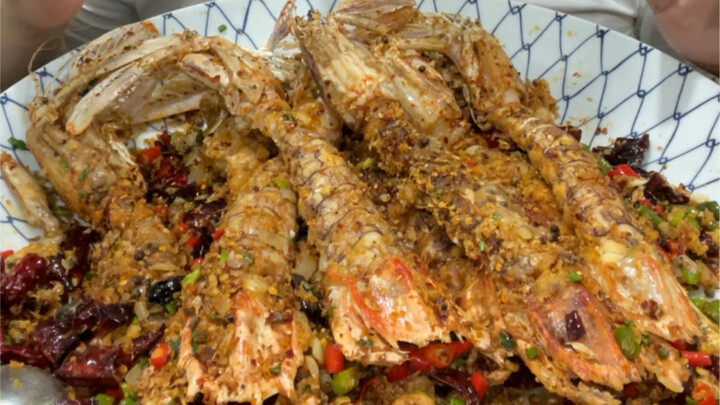 Ẩm thực Thái Lan: Tôm mũ ni khổng lồ tẩm muối tiêu, món gỏi ngon miệng và thỏa mãn, đỉnh cao của tôm