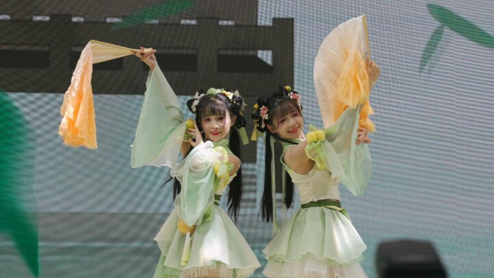 Zi Yan and Xiao Dan dance performance at the Changan Fantasy booth at ChinaJoy 2023