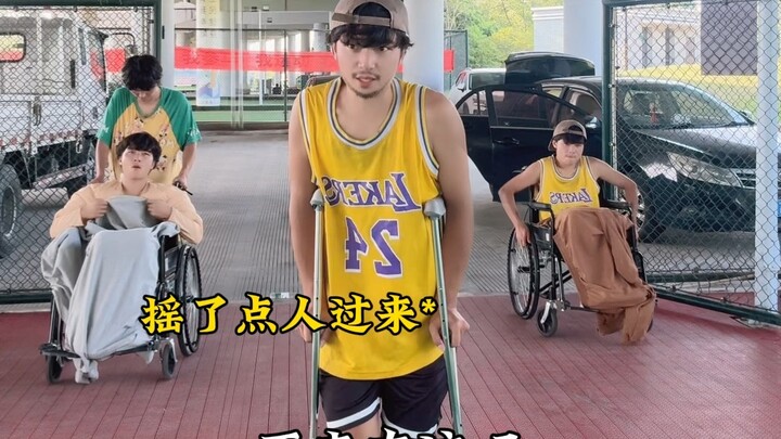 Bi kịch xảy ra khi tôi ném bóng trúng bác trai khuyết tật