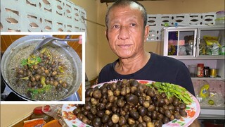 แกงเห็ดเผาะใส่ผักติ้วกับใบบักขามอ่อนจ้ำแจ่วกินกับพ่อใหญ่หมอแคน