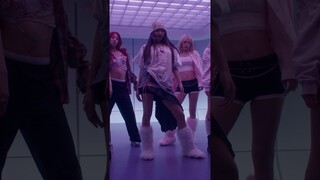 LE SSERAFIM (르세라핌) - EASY (English ver.) (Live Performance) | Vevo