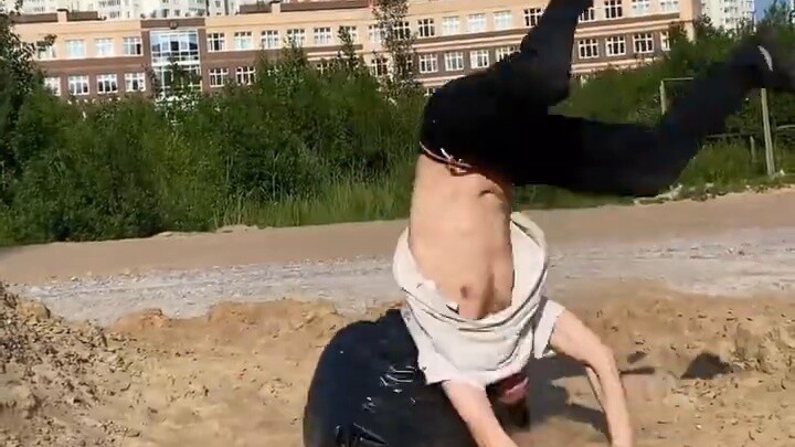 It is said that only elegant people can watch this video