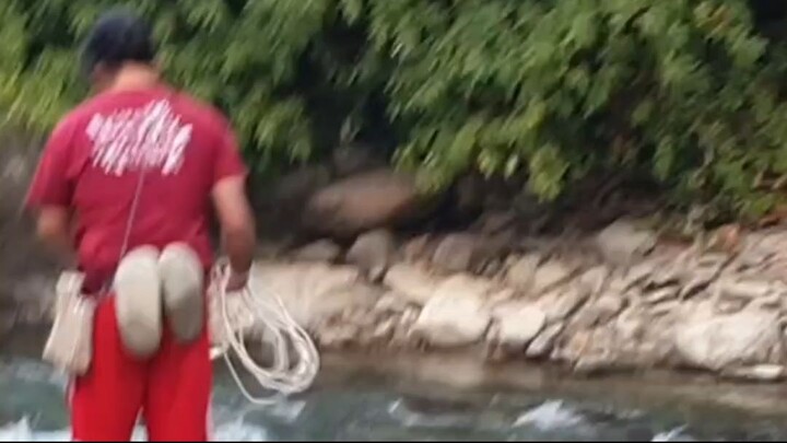 cast net fishing in Nepal | himalayan trout fishing with handmade cast net |