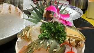 之所以这样感人，都是唱出了人的心声，激起了对自己过往爱人的回忆，所以人们遇到自己的真爱就坚决不能放弃，不要考虑别人怎么看，不要考虑家庭怎么要求你，让自己的心去感受自己真爱的灵魂，我的莎莎是一生中的挚