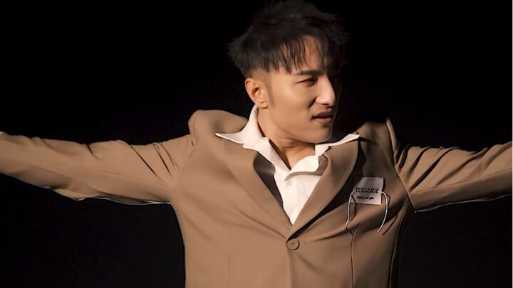 الزمن لا يهزم الشجعان، والوحدة تصقل الأبطال.