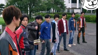 Generasi baru Ultraman berubah bersama [karakter Cina Jepang]