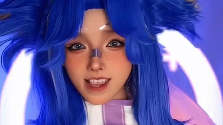 Menyelesaikan cosplay neon yang cukup autentik