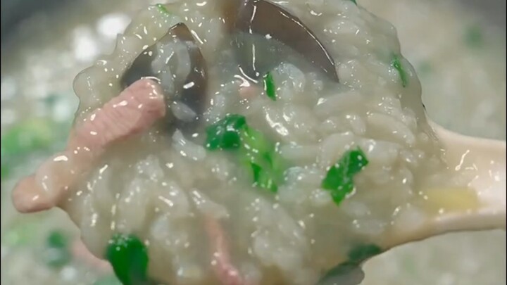 điều gì khiến con gái vui vẻ thì chỉ có ăn và mua sắm thoiii #monngonmoingay