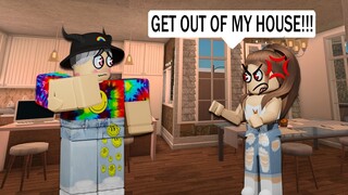 breaking into people's houses in bloxburg again (roblox)