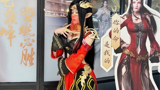 COS美杜莎在必胜客社死啦！