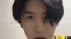 Chen Zheyuan cuts hair live
