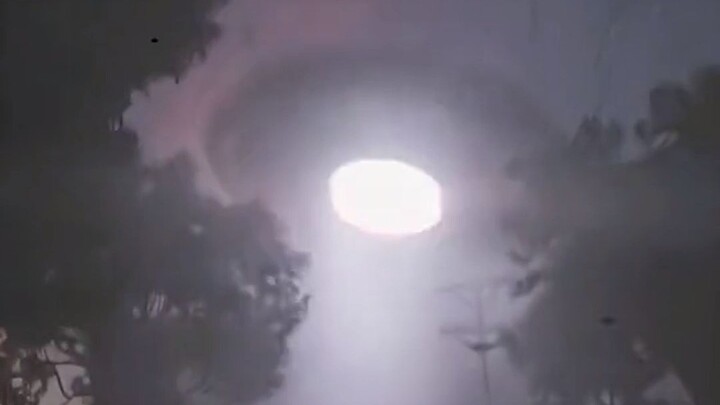 دعنا نكذب قليلاً