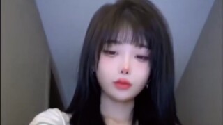 年龄小，气质好，身材发育不得了。