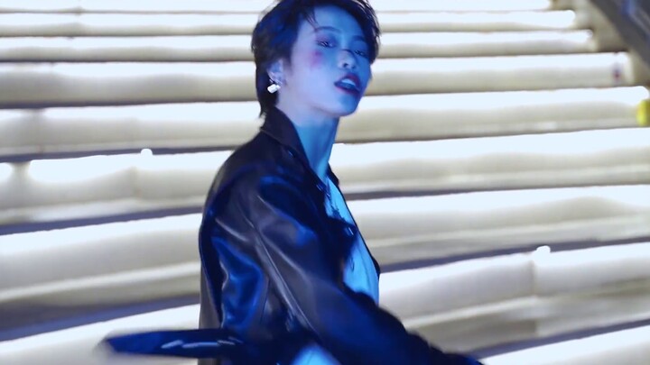 Yang Ti'er｜Selebritas internet Chengdu Qiao memainkan dua peran dalam cover dance Youth With You 2 +