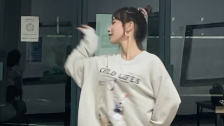 Versi ruang latihan favorit - Hype Boy
