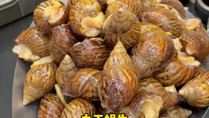 Northeasterners try white jade snails for the first time... That slime is impossible to wash off—unl