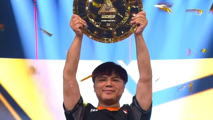 36 tuổi, vô địch hai lần liên tiếp, cậu bé vẫn đứng trên đỉnh cao thế giới!