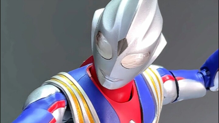 Ba anh hùng của Bandai Bone Sculpture Ultraman Tiga Heisei phải luôn tin vào ánh sáng.