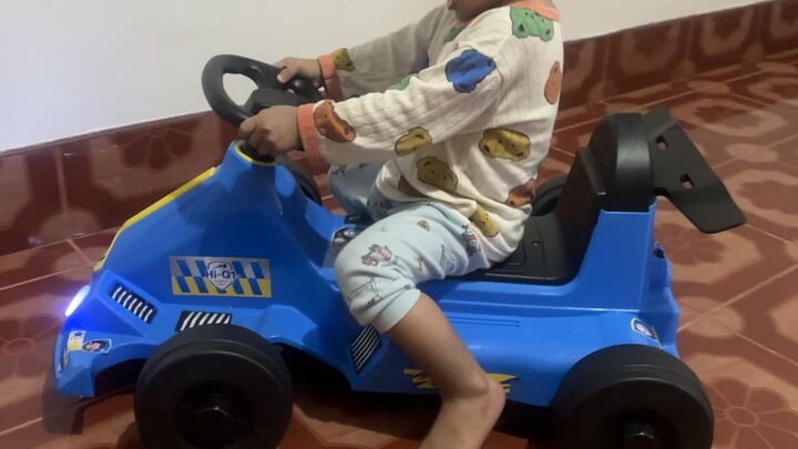 เด็กเล่นรถโกคลาส