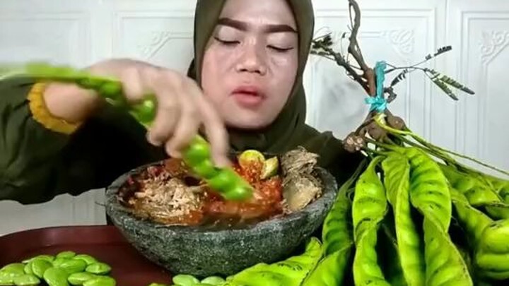 makan pete ame cangkang nyee.. ajiib🤤