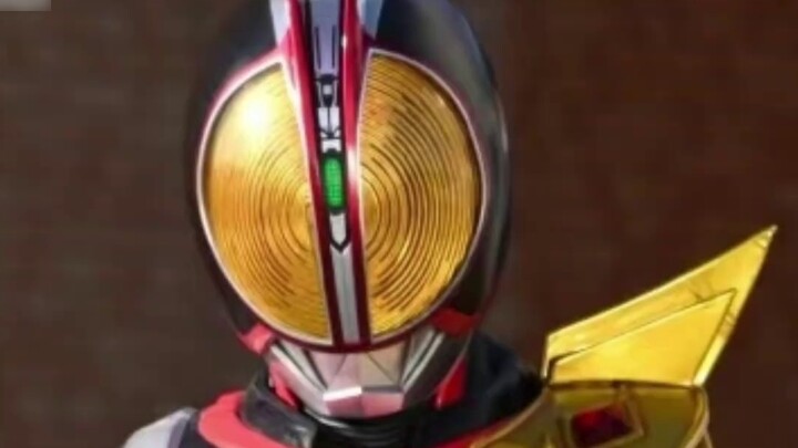 After 20 years, the Kamen Riders' suits are all torn like this? The Kabuto pants are all torn, no on