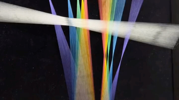 Seutas demi seutas benang kapas dirajut menjadi berbagai “pelangi yang tak pernah padam”