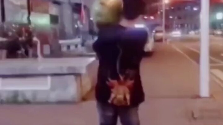 Bunuh peramal ini!