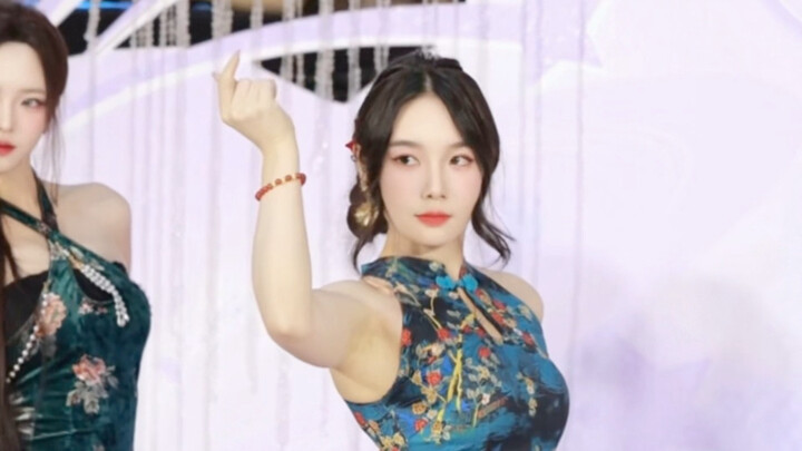 Exid’s stunning cheongsam-style nightly cover dance