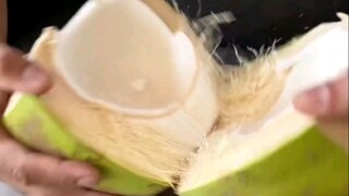 How to eat coconut in Mexico