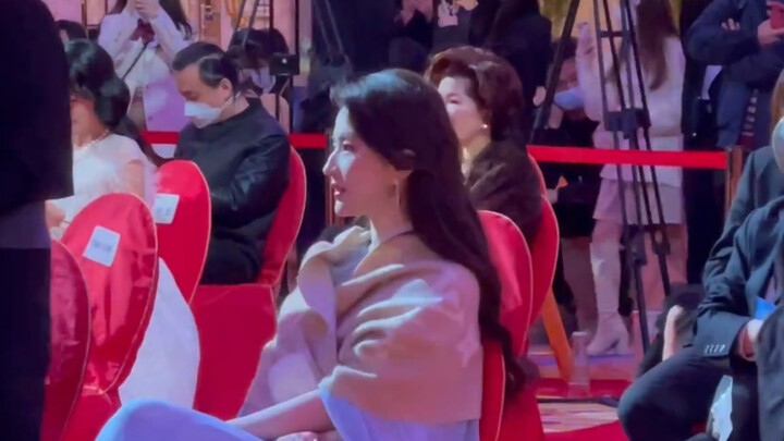 Liu Yifei is here to accept an award, not to compete in a beauty pageant.