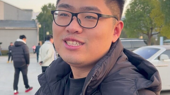 At our first New Year gathering, I realized that Lao looks just as great even without a starry ceili